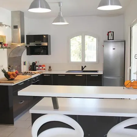 4 Bedroom Awesome In Prázdninový dům *