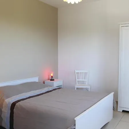 4 Bedroom Awesome In Prázdninový dům Apt